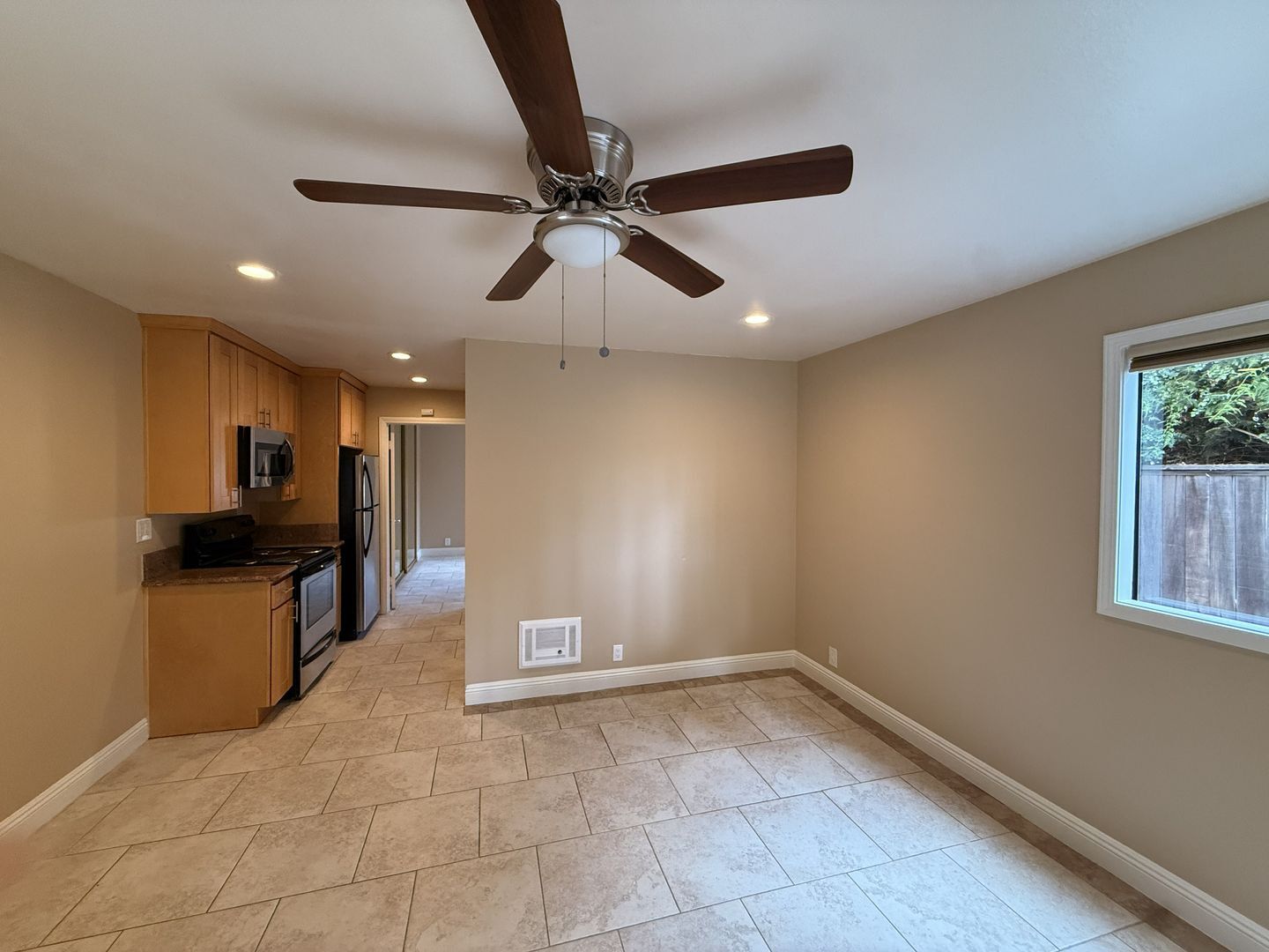 1075 N Vulcan Ave - Encinitas - California - 1 bed, 1 bath rental property