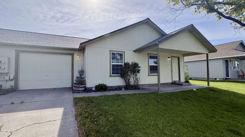 2708 - 2710 NW 8th Street - Redmond - Oregon - 3 bed, 2 bath rental property
