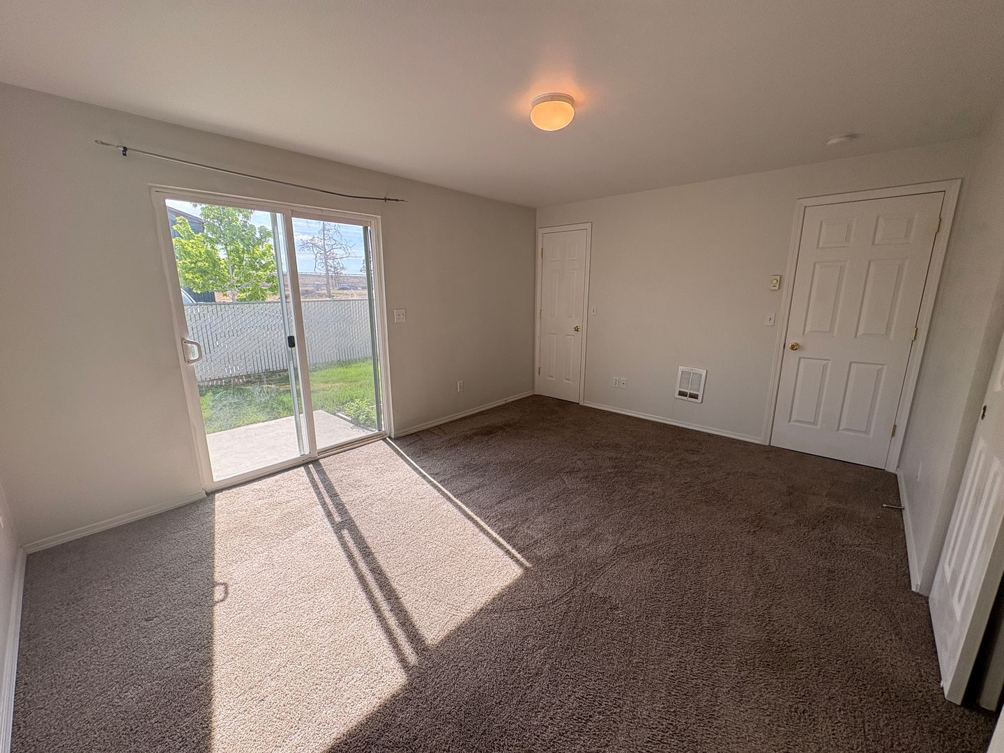 2708 - 2710 NW 8th Street - Redmond - Oregon - 3 bed, 2 bath rental property