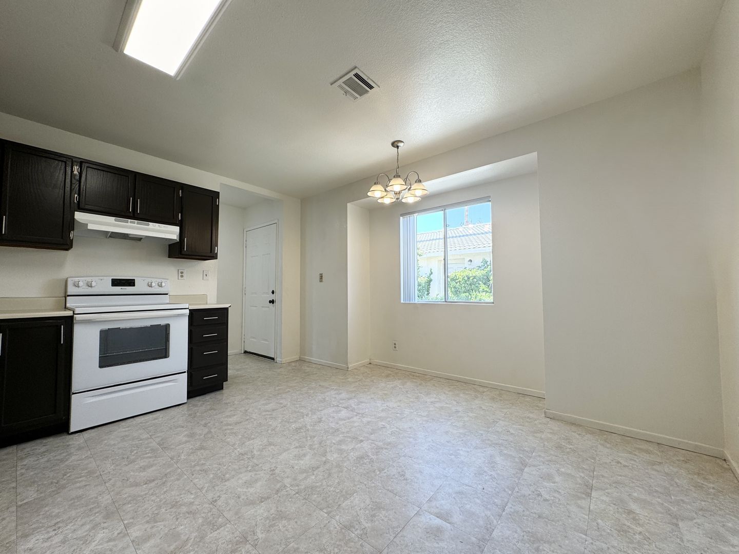 34750 Marcia Rd - 02 - Cathedral City - California - 3 bed, 2 bath rental property