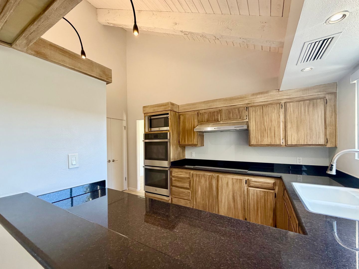 34983 Mission Hills Dr - Rancho Mirage - California - 2 bed, 2 bath rental property