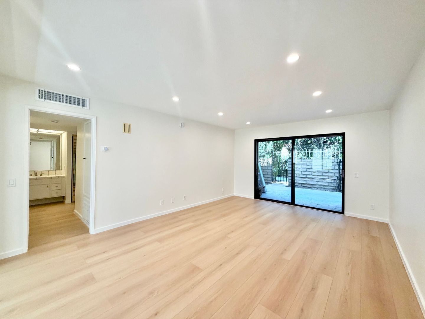 1407 N Sunrise Way Unit 18 - Palm Springs - California - 1 bed, 1 bath rental property