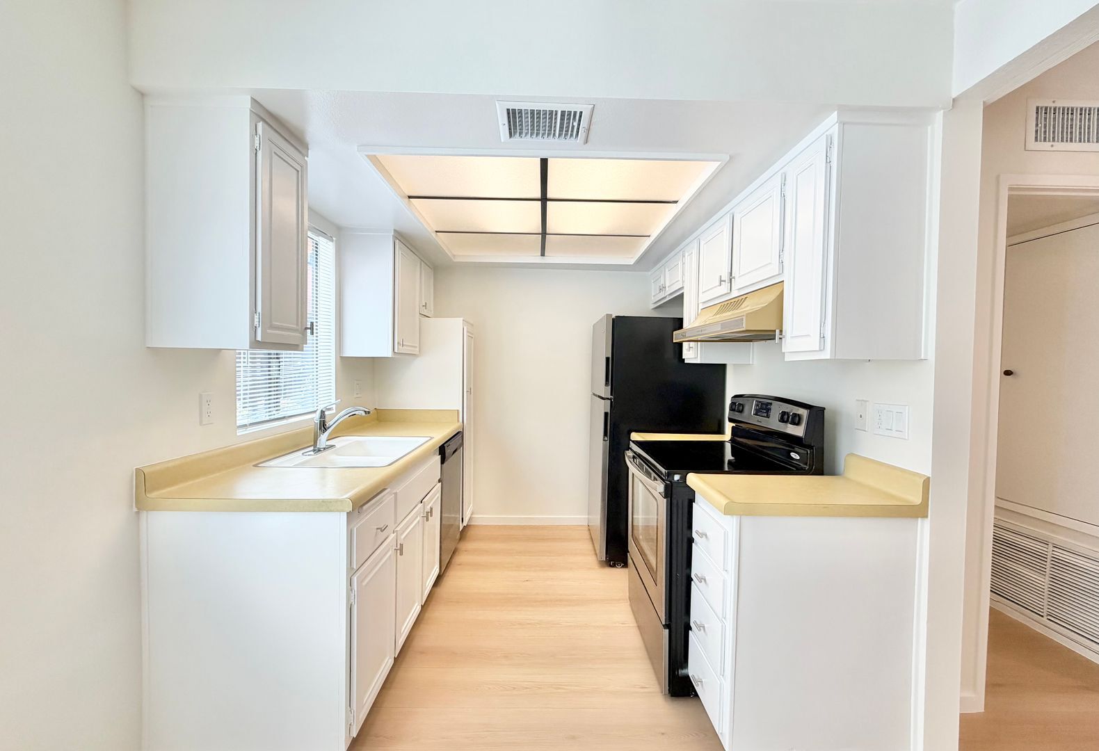 1407 N Sunrise Way Unit 18 - Palm Springs - California - 1 bed, 1 bath rental property