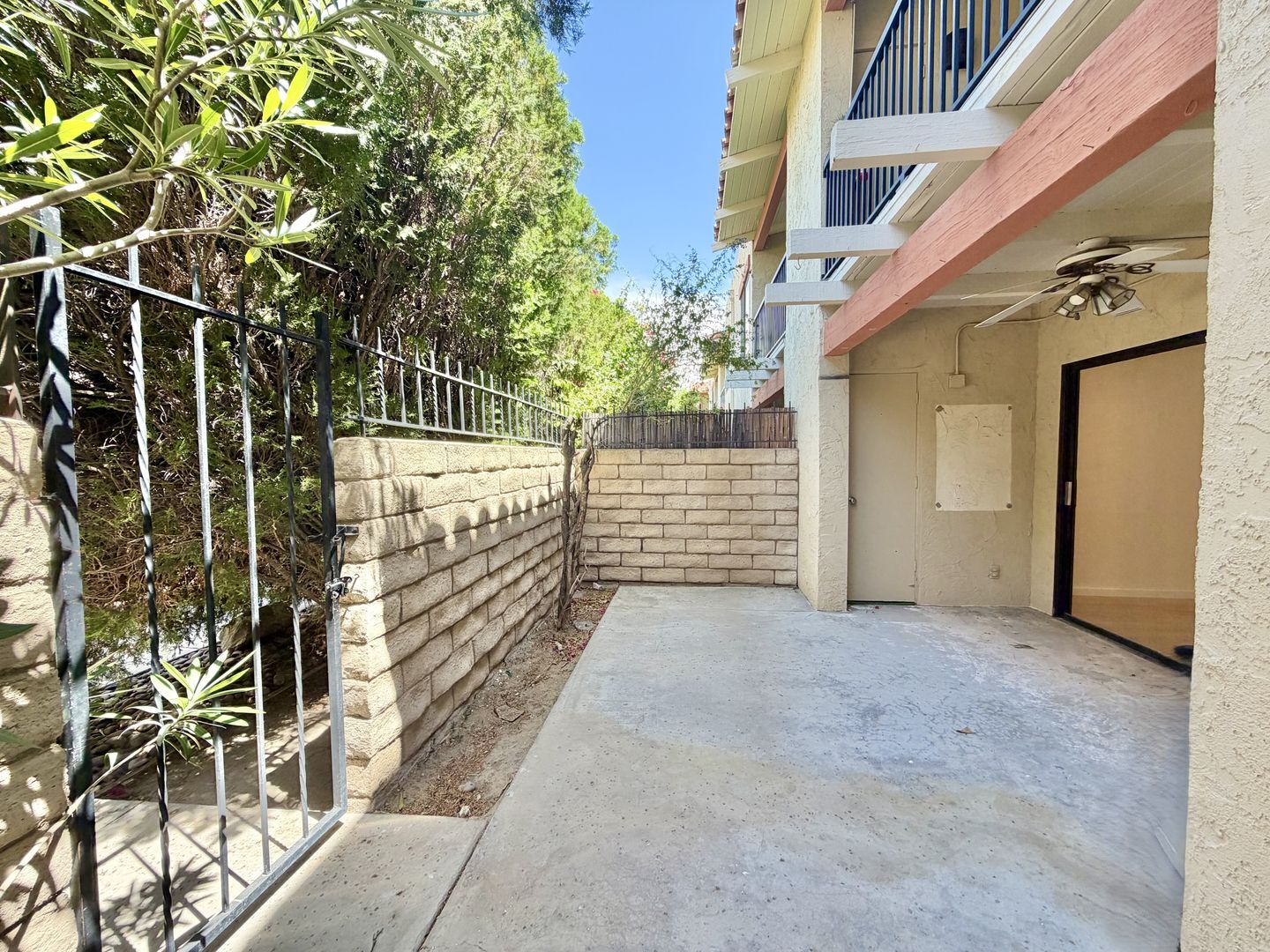 1407 N Sunrise Way Unit 18 - Palm Springs - California - 1 bed, 1 bath rental property