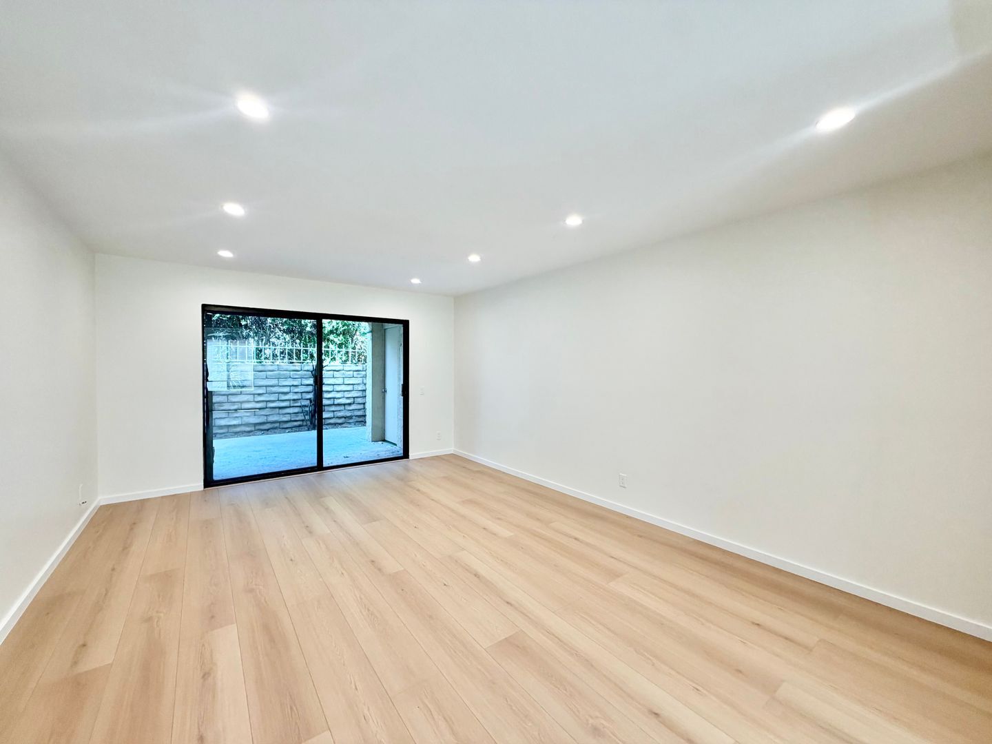 1407 N Sunrise Way Unit 18 - Palm Springs - California - 1 bed, 1 bath rental property