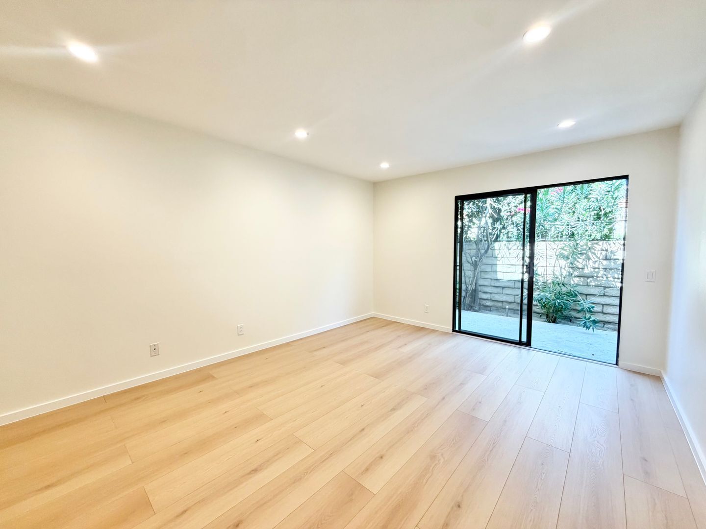 1407 N Sunrise Way Unit 18 - Palm Springs - California - 1 bed, 1 bath rental property