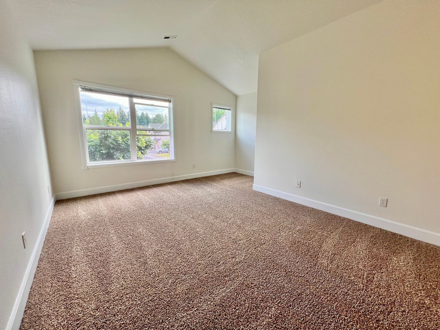 16775 NE Halsey St. - Portland - Oregon - 2 bed, 1.5 bath rental property