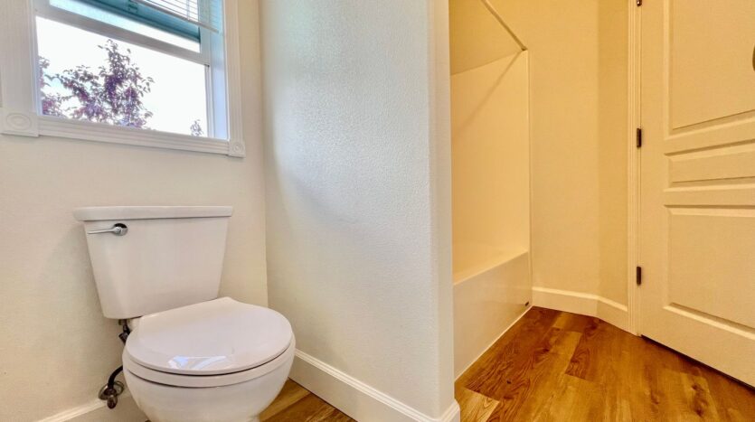 16775 NE Halsey St. - Portland - Oregon - 2 bed, 1.5 bath rental property