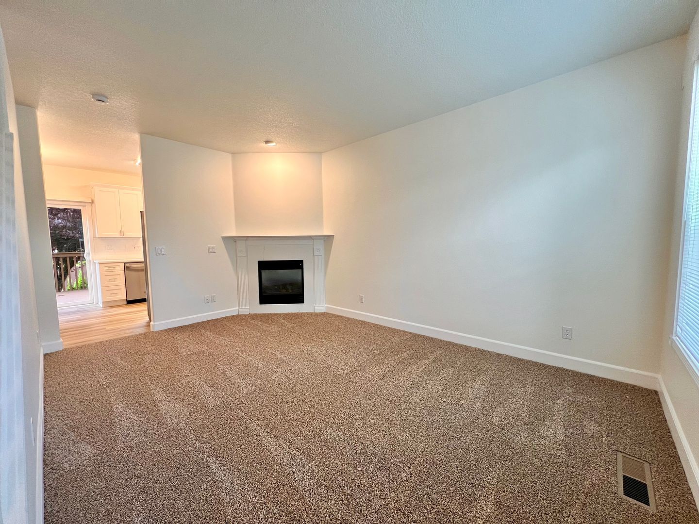 16775 NE Halsey St. - Portland - Oregon - 2 bed, 1.5 bath rental property