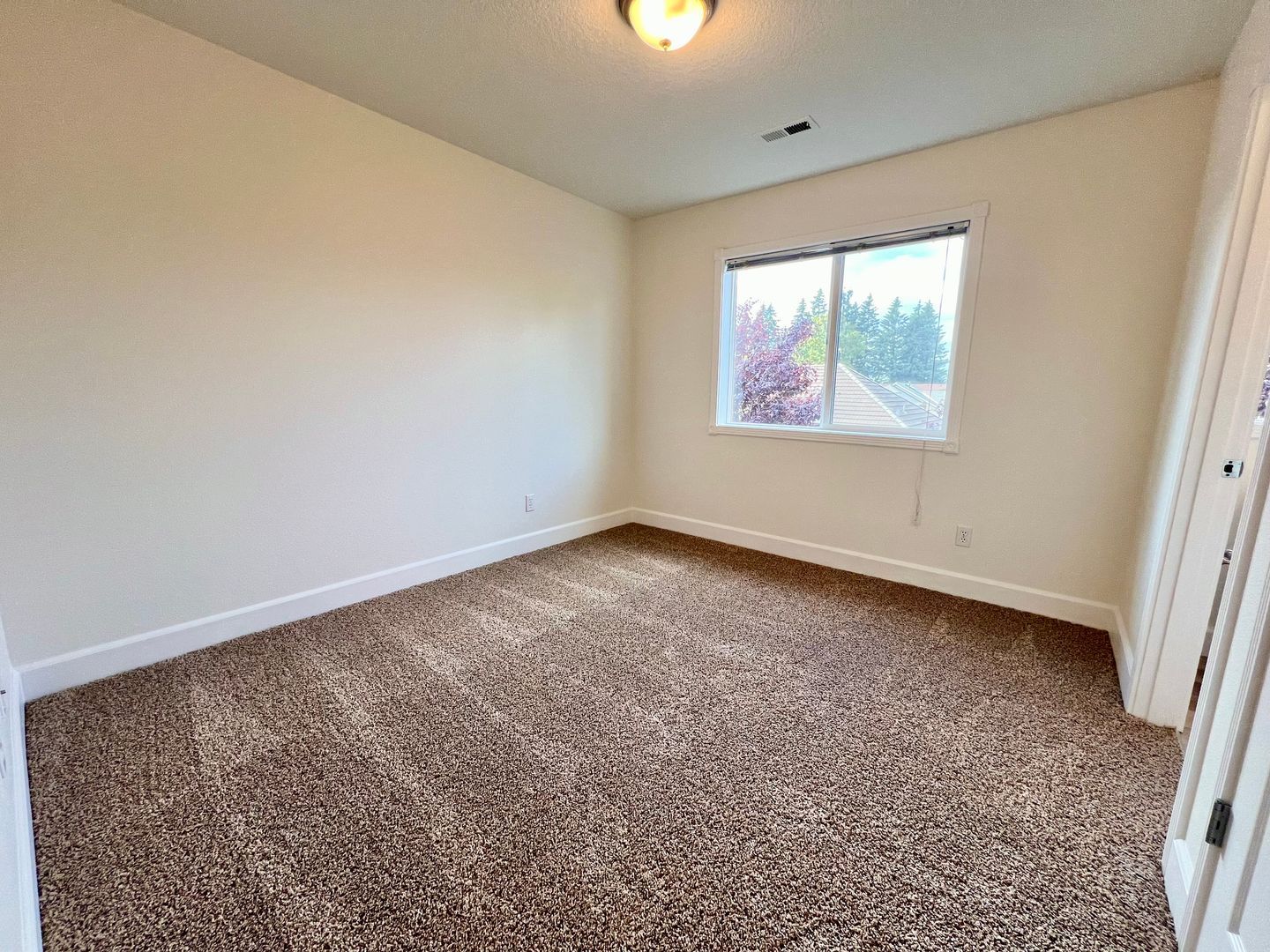 16775 NE Halsey St. - Portland - Oregon - 2 bed, 1.5 bath rental property