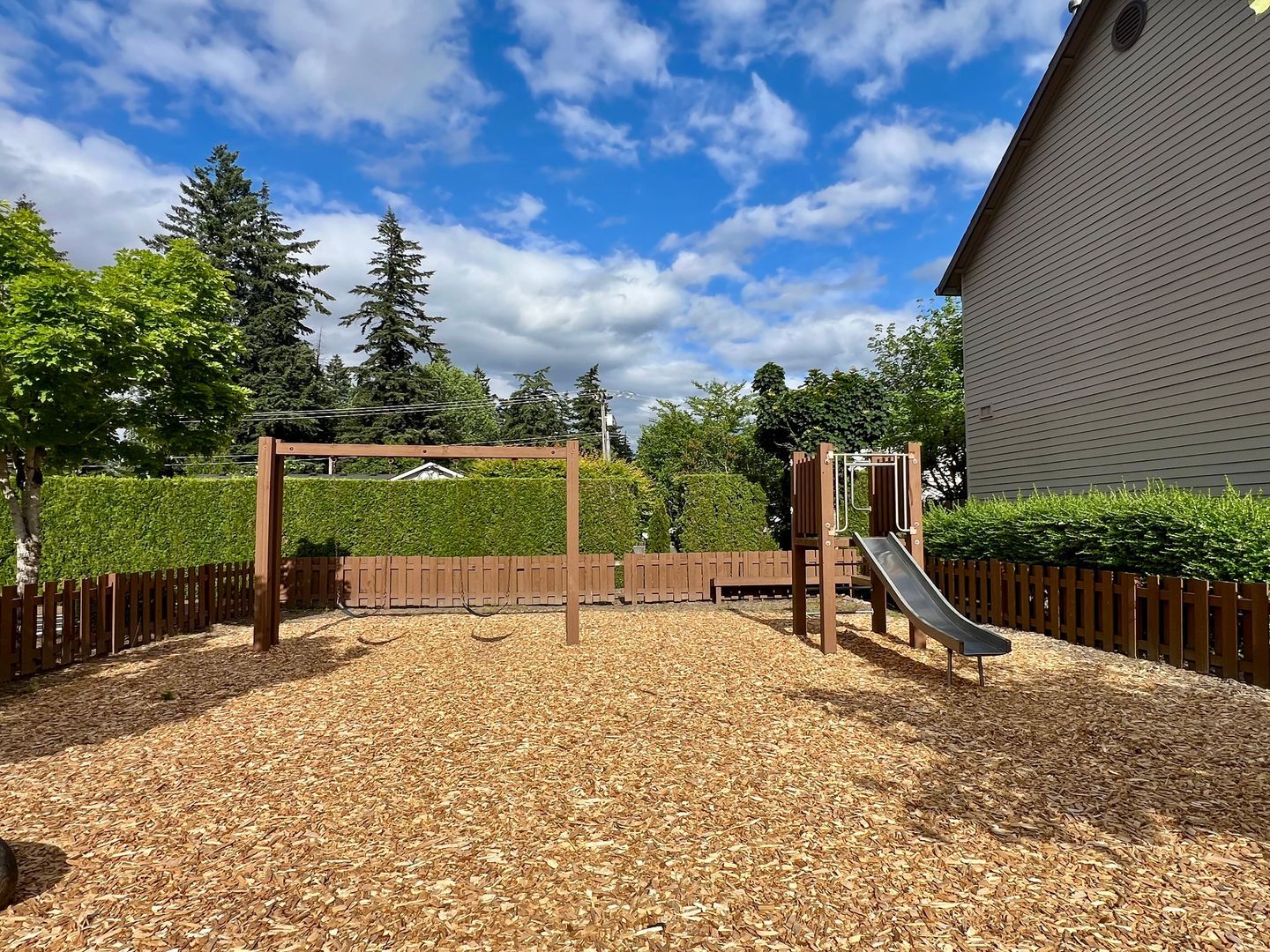 16775 NE Halsey St. - Portland - Oregon - 2 bed, 1.5 bath rental property