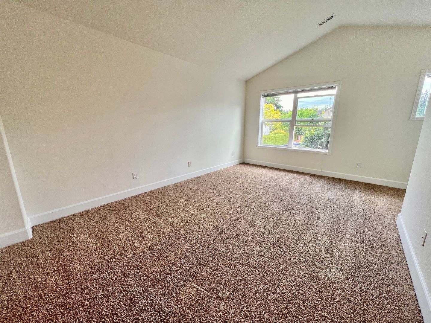 16775 NE Halsey St. - Portland - Oregon - 2 bed, 1.5 bath rental property