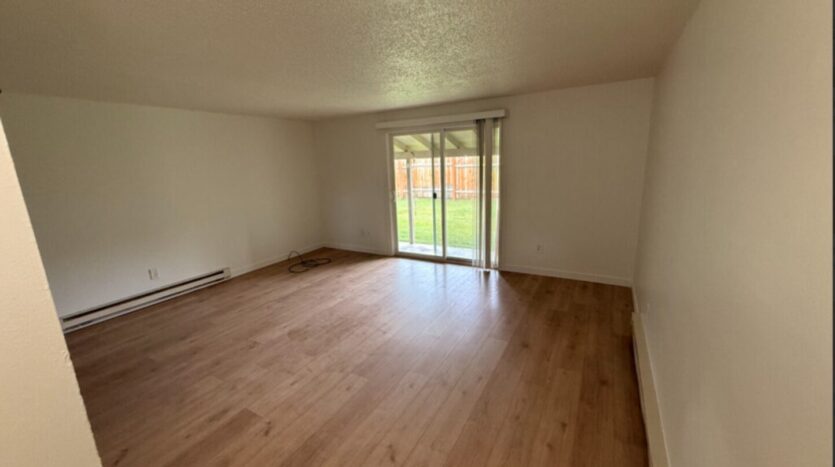 215 NW Canal Blvd - #6 - Redmond - Oregon - 2 bed, 1 bath rental property