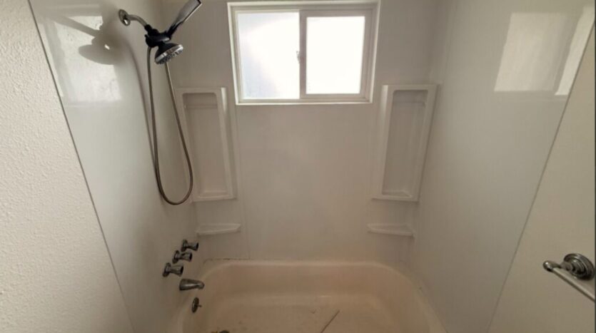 215 NW Canal Blvd - #6 - Redmond - Oregon - 2 bed, 1 bath rental property