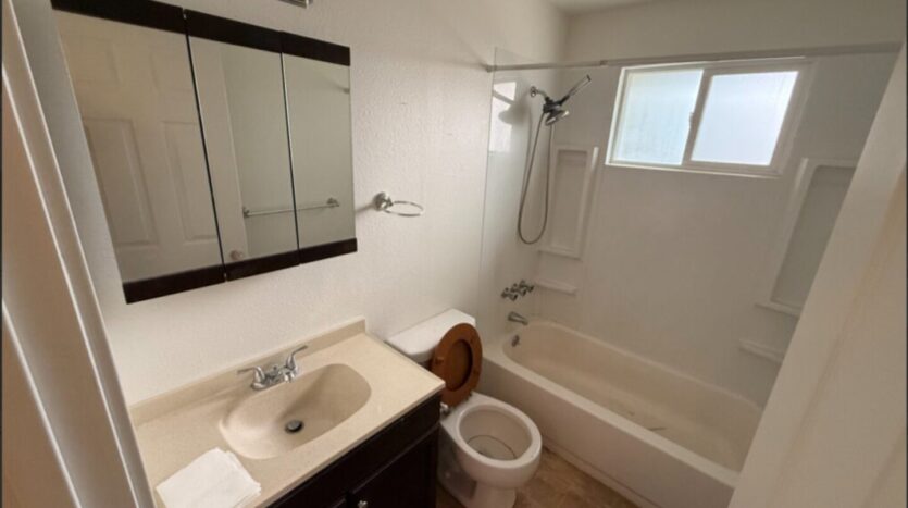 215 NW Canal Blvd - #6 - Redmond - Oregon - 2 bed, 1 bath rental property