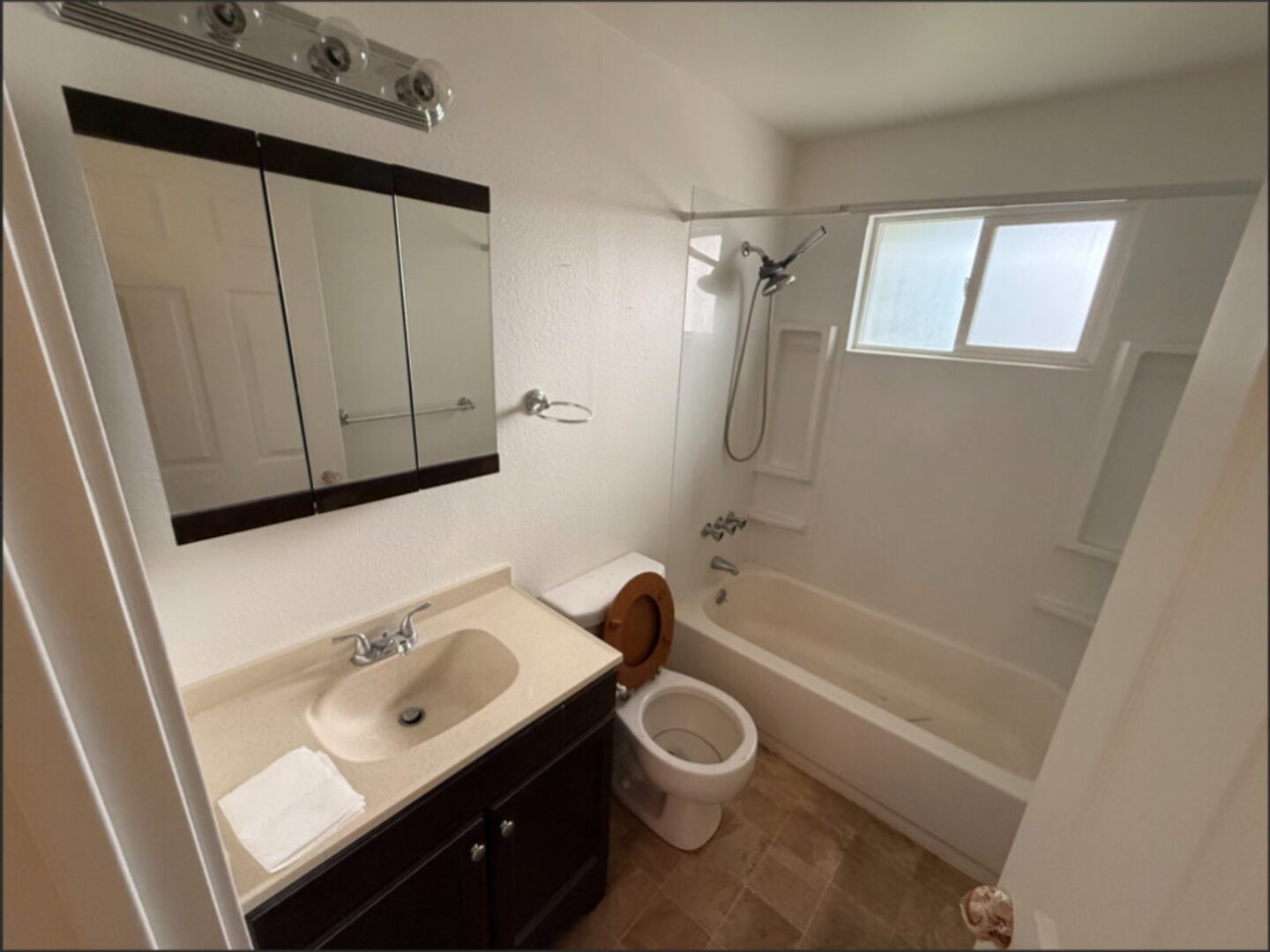 215 NW Canal Blvd - #6 - Redmond - Oregon - 2 bed, 1 bath rental property