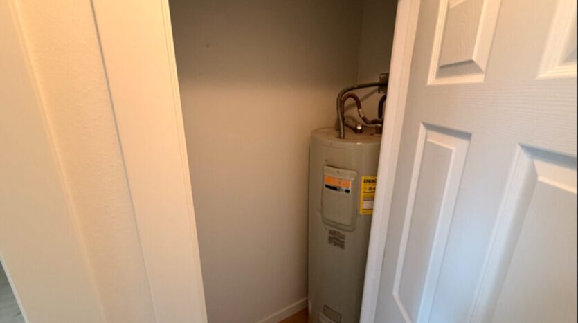 215 NW Canal Blvd - #6 - Redmond - Oregon - 2 bed, 1 bath rental property