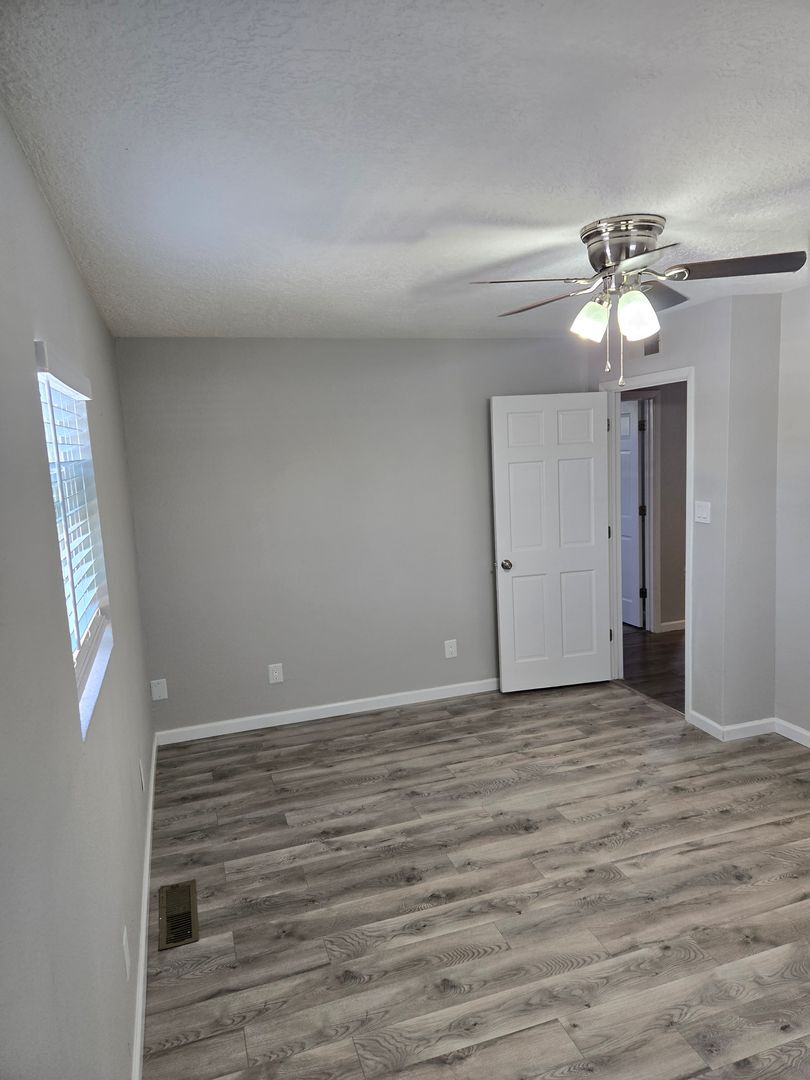 411 Manzano Unit A (Upstairs) - Albuquerque - New Mexico - 2 bed, 1 bath rental property