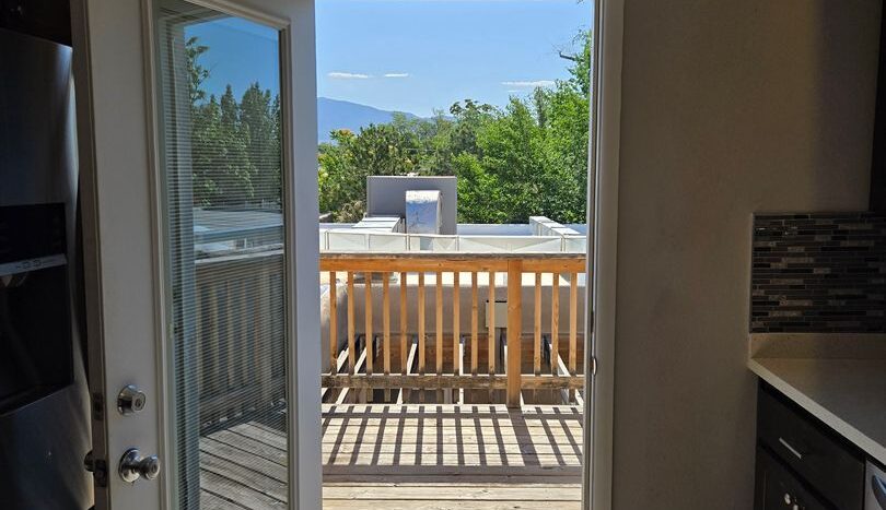 411 Manzano Unit A (Upstairs) - Albuquerque - New Mexico - 2 bed, 1 bath rental property