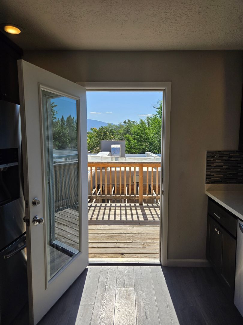 411 Manzano Unit A (Upstairs) - Albuquerque - New Mexico - 2 bed, 1 bath rental property