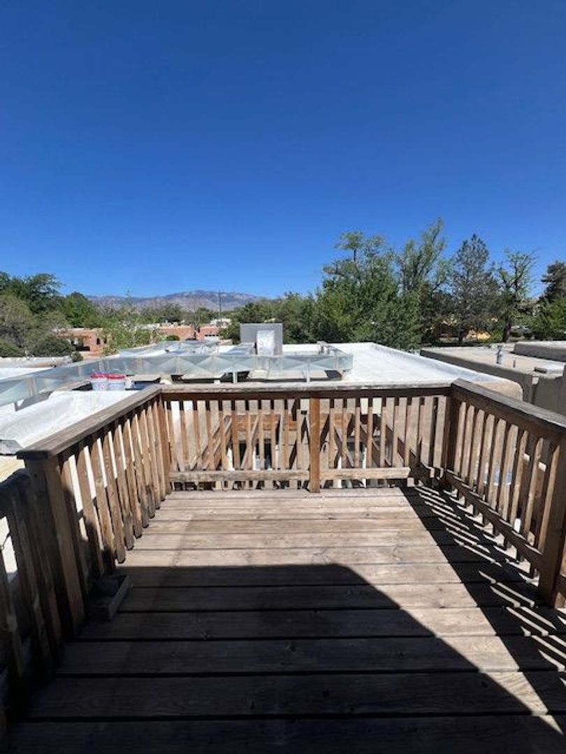 411 Manzano Unit A (Upstairs) - Albuquerque - New Mexico - 2 bed, 1 bath rental property