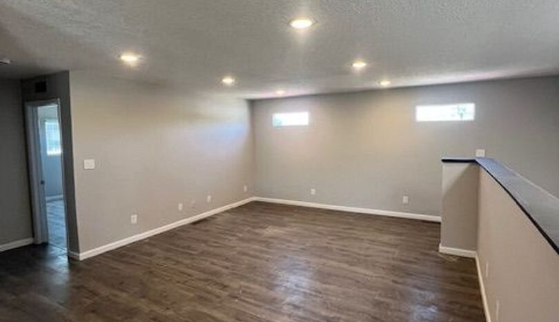 411 Manzano Unit A (Upstairs) - Albuquerque - New Mexico - 2 bed, 1 bath rental property