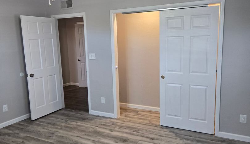 411 Manzano Unit A (Upstairs) - Albuquerque - New Mexico - 2 bed, 1 bath rental property