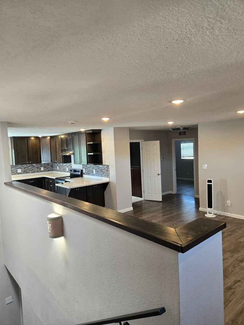 411 Manzano Unit A (Upstairs) - Albuquerque - New Mexico - 2 bed, 1 bath rental property