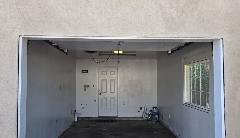 411 Manzano Unit A (Upstairs) - Albuquerque - New Mexico - 2 bed, 1 bath rental property