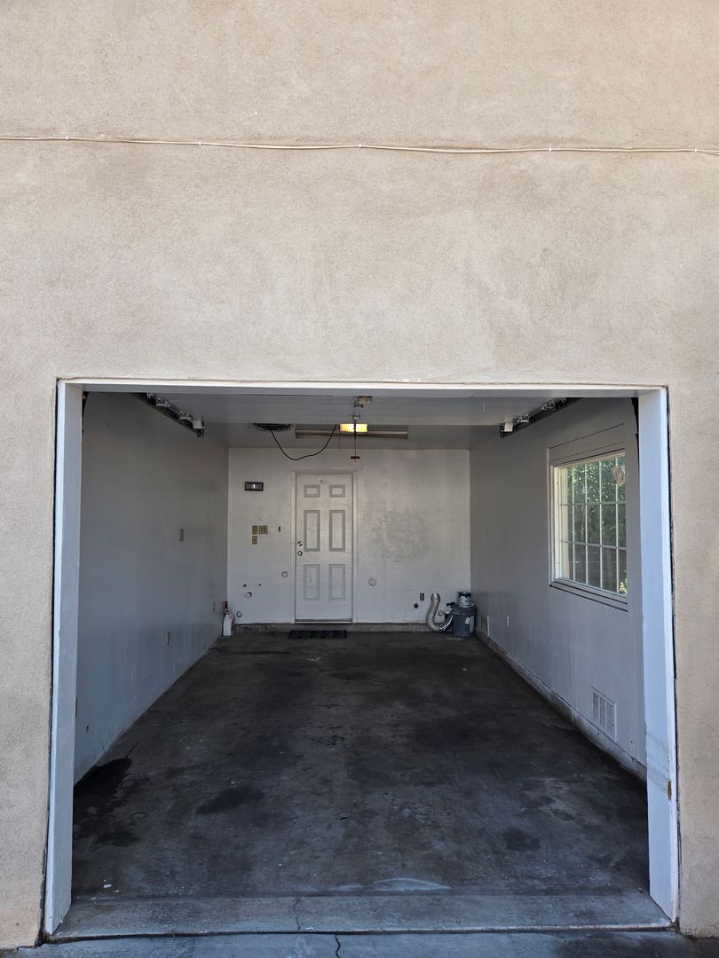 411 Manzano Unit A (Upstairs) - Albuquerque - New Mexico - 2 bed, 1 bath rental property