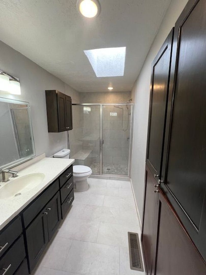 411 Manzano Unit A (Upstairs) - Albuquerque - New Mexico - 2 bed, 1 bath rental property