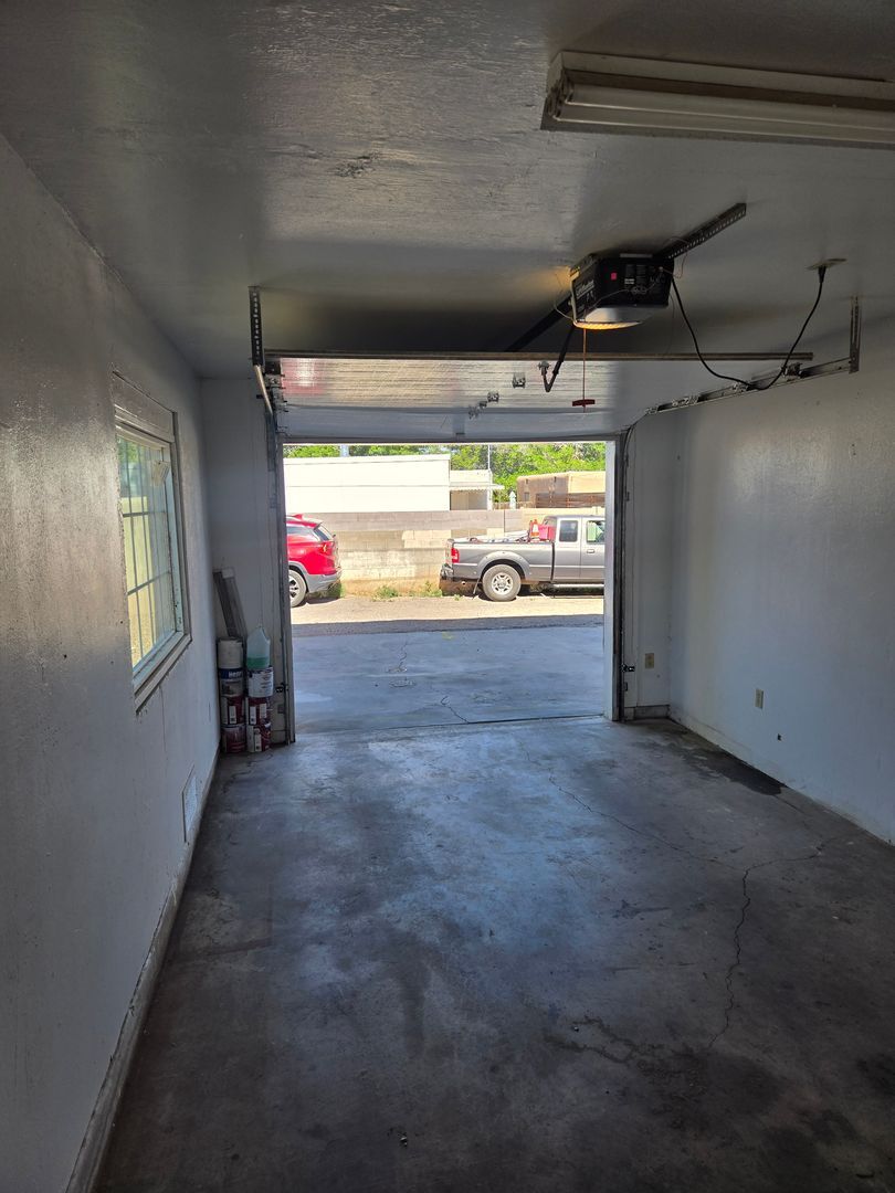 411 Manzano Unit A (Upstairs) - Albuquerque - New Mexico - 2 bed, 1 bath rental property