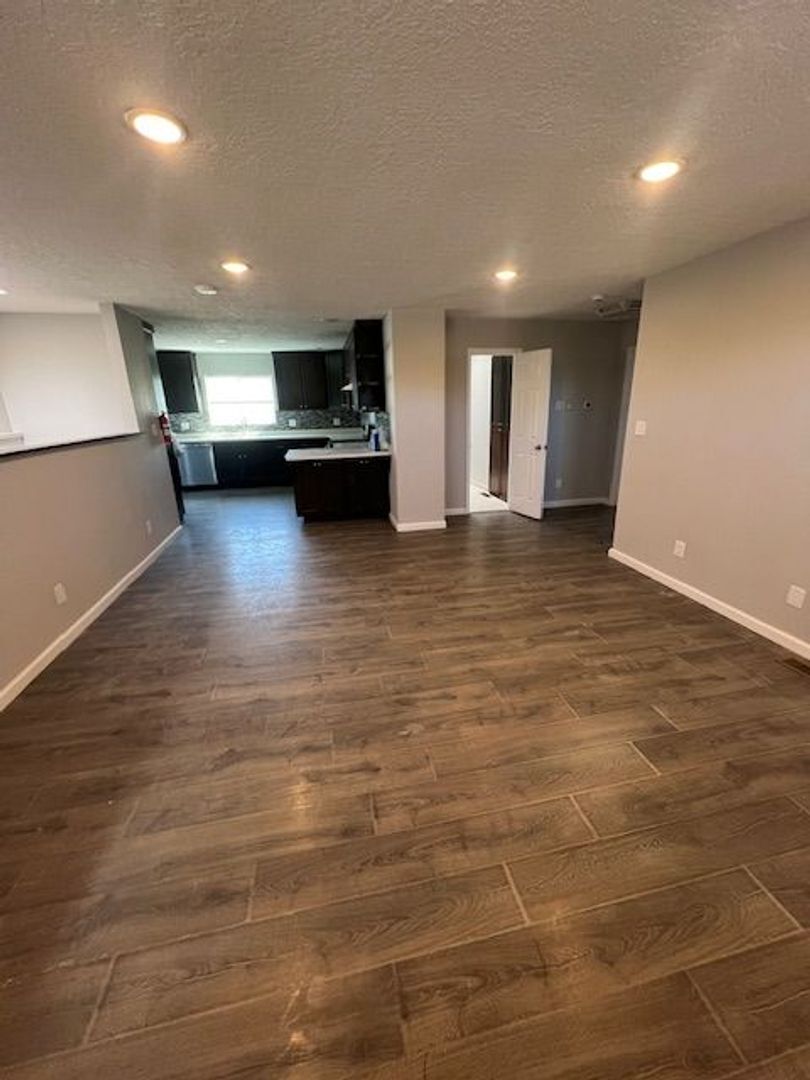 411 Manzano Unit A (Upstairs) - Albuquerque - New Mexico - 2 bed, 1 bath rental property