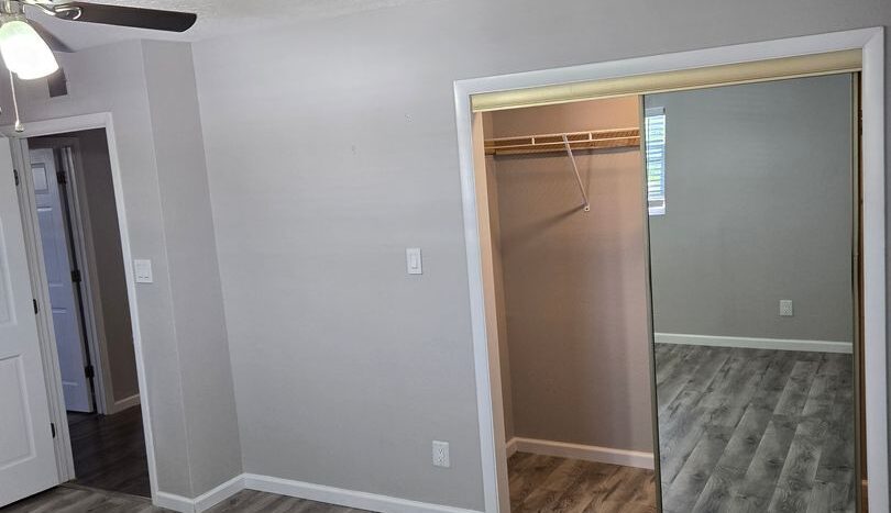 411 Manzano Unit A (Upstairs) - Albuquerque - New Mexico - 2 bed, 1 bath rental property