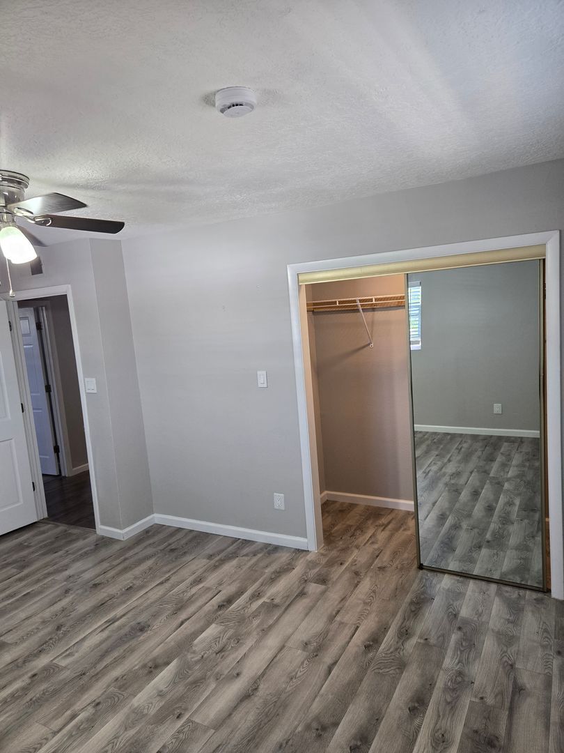 411 Manzano Unit A (Upstairs) - Albuquerque - New Mexico - 2 bed, 1 bath rental property
