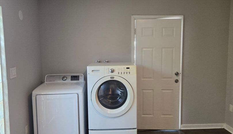 411 Manzano Unit A (Upstairs) - Albuquerque - New Mexico - 2 bed, 1 bath rental property