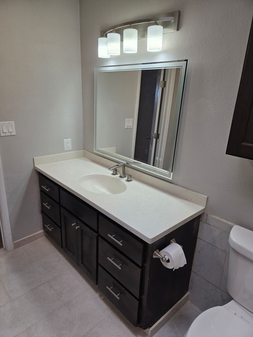 411 Manzano Unit A (Upstairs) - Albuquerque - New Mexico - 2 bed, 1 bath rental property