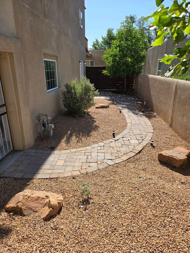 411 Manzano Unit A (Upstairs) - Albuquerque - New Mexico - 2 bed, 1 bath rental property