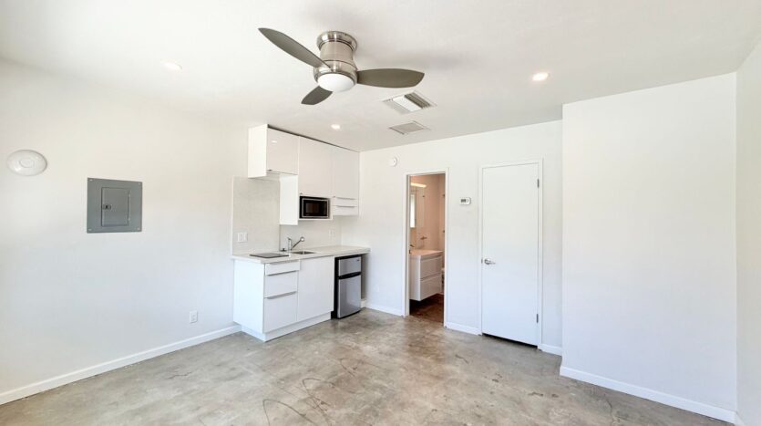 700 N Riverside Dr. - Unit 2 - Palm Springs - California - 1 bath rental property