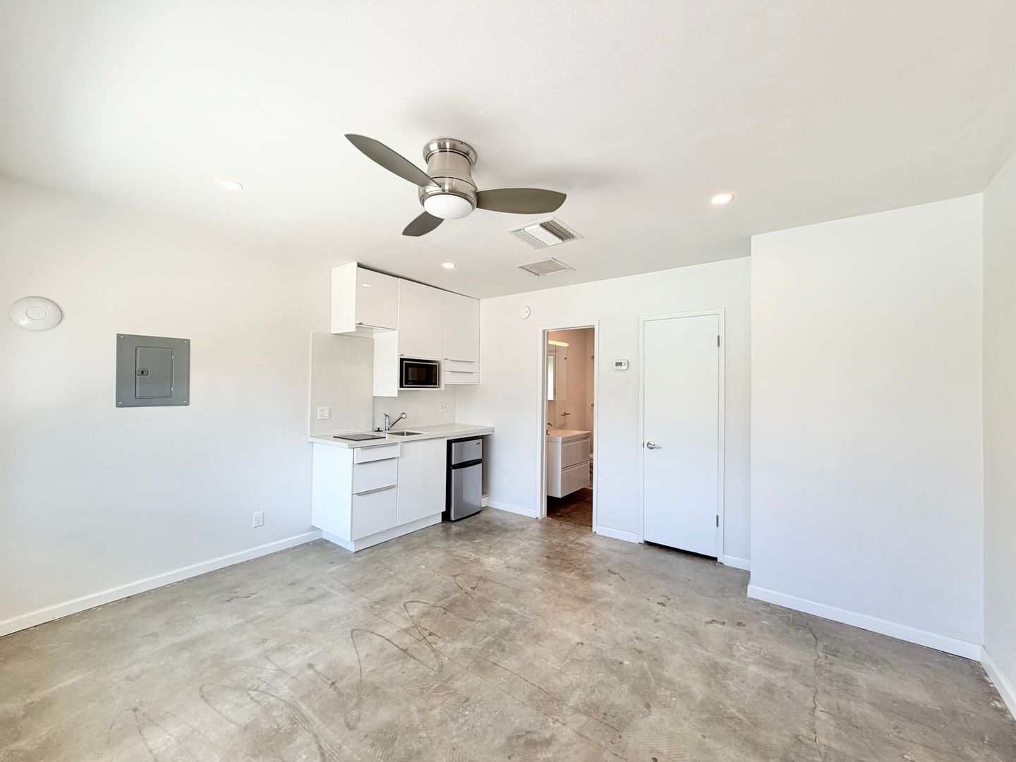 700 N Riverside Dr. - Unit 2 - Palm Springs - California - 1 bath rental property