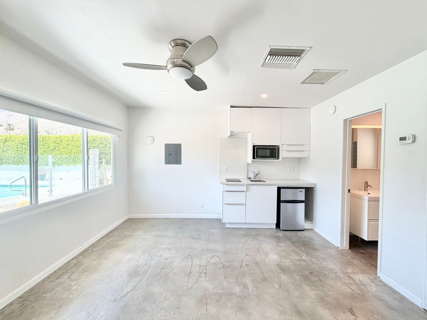 700 N Riverside Dr. - Unit 2 - Palm Springs - California - 1 bath rental property