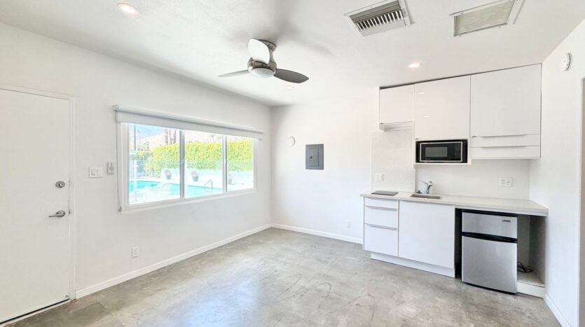 700 N Riverside Dr. - Unit 2 - Palm Springs - California - 1 bath rental property