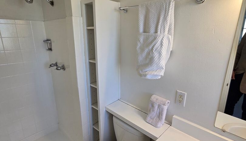 825 Monroe St. NE - Albuquerque - New Mexico - 4 bed, 2 bath rental property