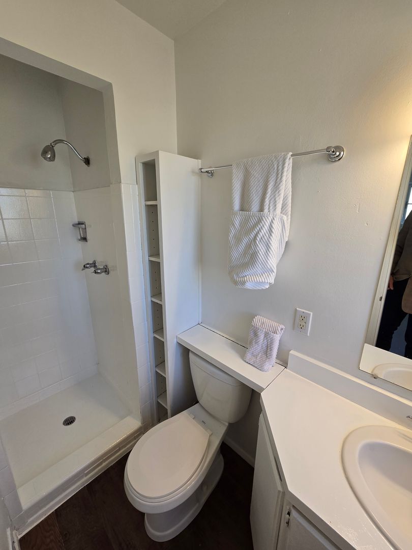 825 Monroe St. NE - Albuquerque - New Mexico - 4 bed, 2 bath rental property