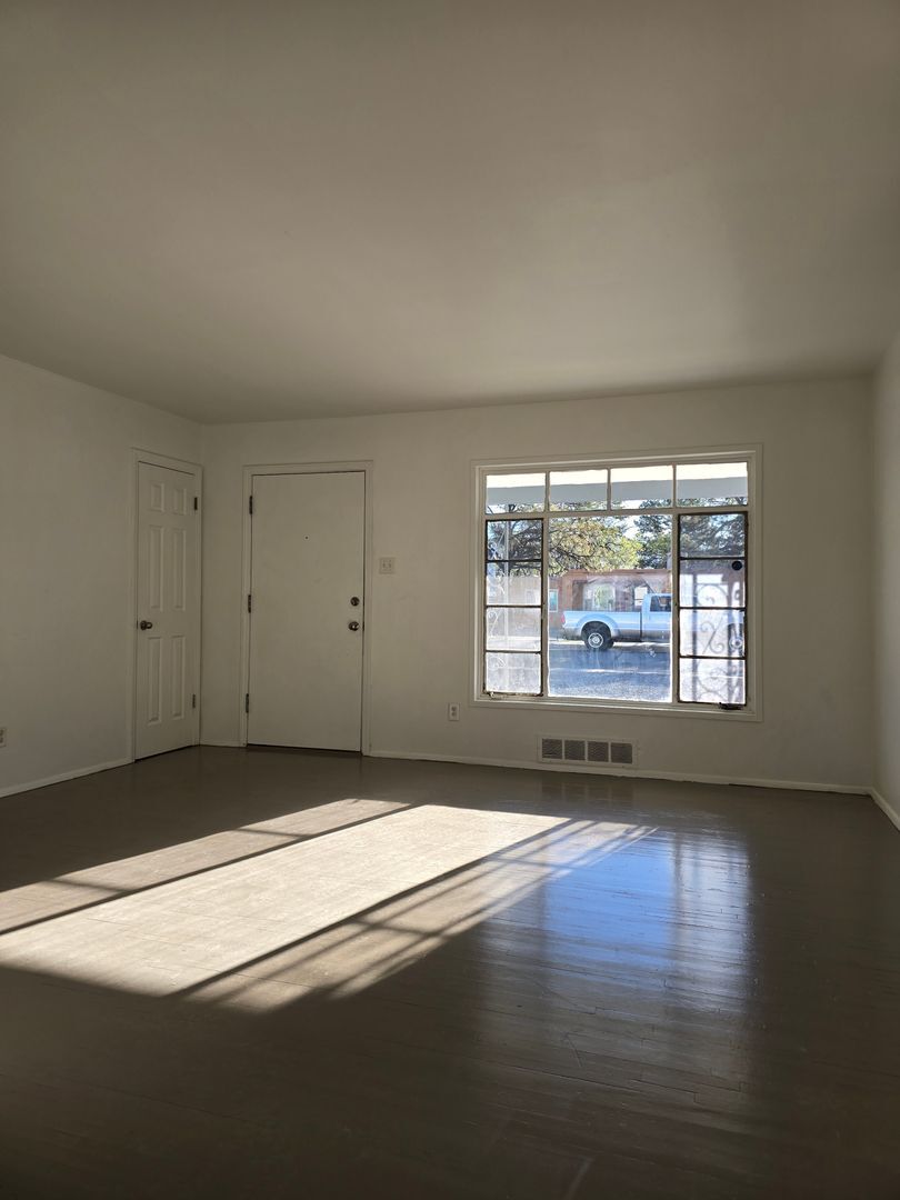 825 Monroe St. NE - Albuquerque - New Mexico - 4 bed, 2 bath rental property