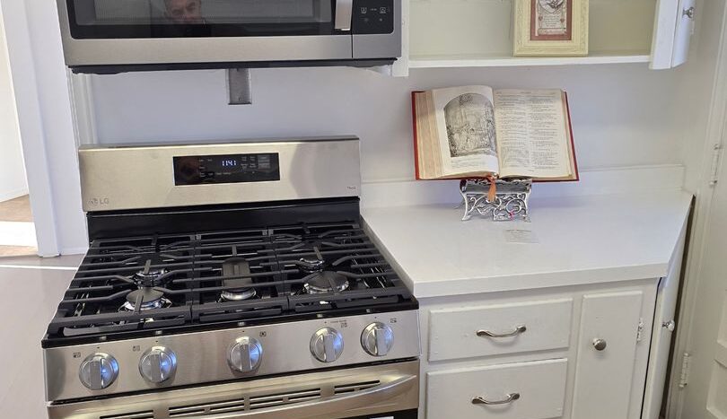 825 Monroe St. NE - Albuquerque - New Mexico - 4 bed, 2 bath rental property