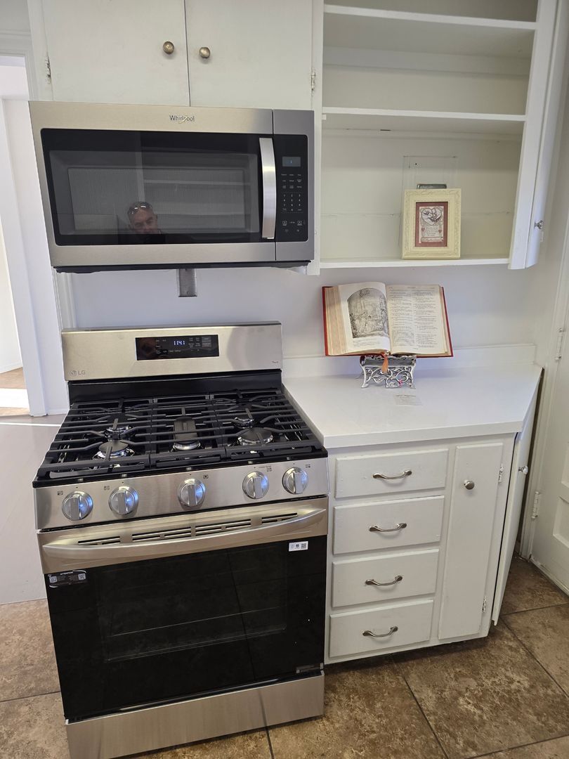 825 Monroe St. NE - Albuquerque - New Mexico - 4 bed, 2 bath rental property