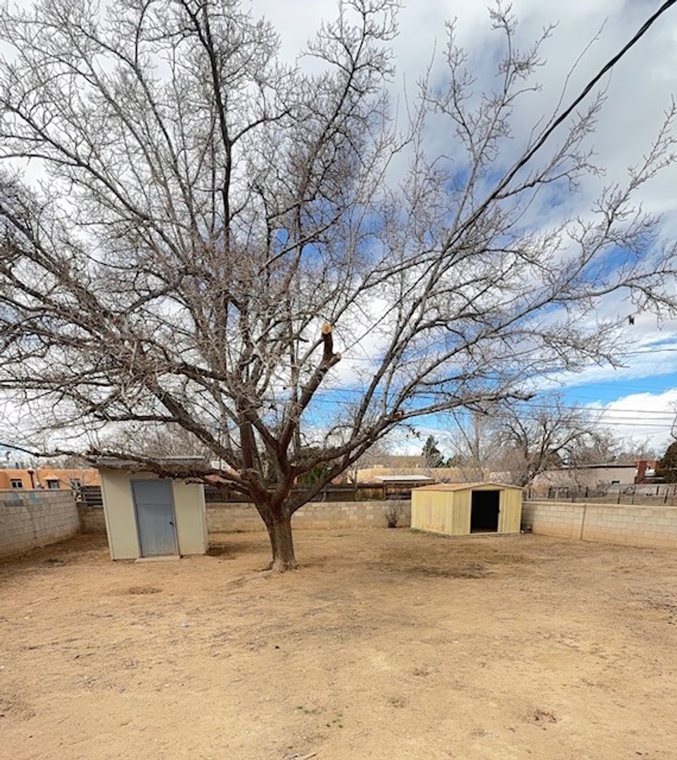 825 Monroe St. NE - Albuquerque - New Mexico - 4 bed, 2 bath rental property