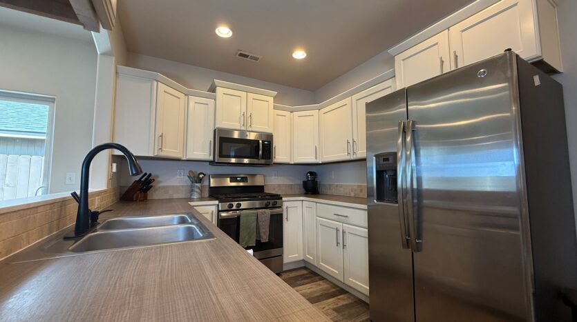 894 NW 24th Way - Redmond - Oregon - 3 bed, 2 bath rental property