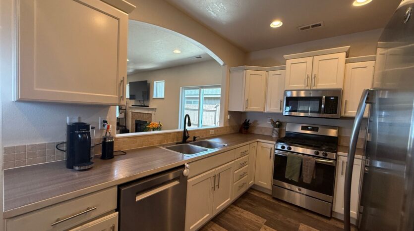 894 NW 24th Way - Redmond - Oregon - 3 bed, 2 bath rental property